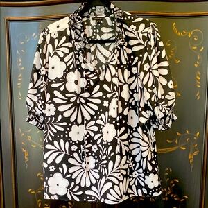 Ann Taylor Black and White Floral Blouse size XL. WORN ONCE.